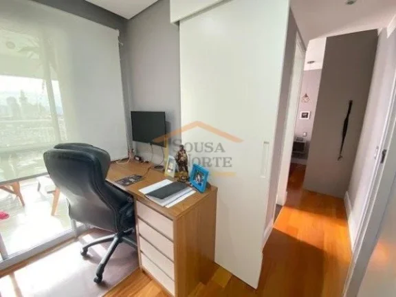 Imagem Apartamento com 82 m² de área útil, 3 dormitórios sendo 1 suíte, piso de madeira nos dormitóri...
