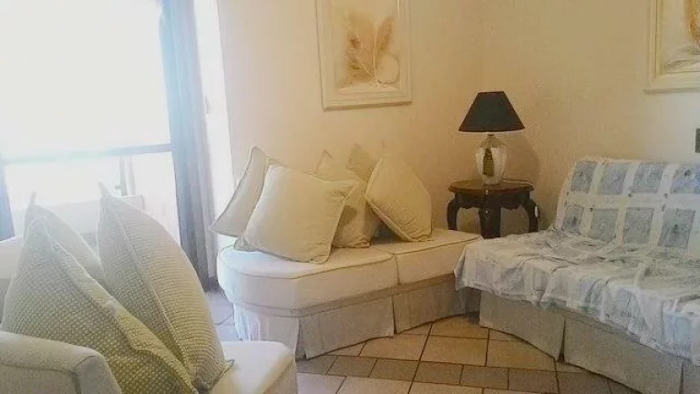 Imagem Praia de Pitangueiras, Alto Padrão, 2 Quadras da Praia, 2 Garagens, Local Nobre,130 Metros de Área Útil, Fino Acabamento!!!