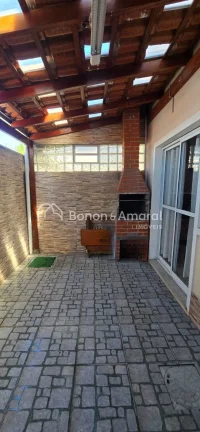 Imagem Características do Imóvel:

3 Dormitórios: Sendo 1 suíte com closet
Banheiros: 2 banheiros com a...