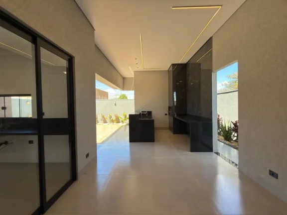 Imagem Casa Térrea de Alto Padrão – Fachada Imponente e Arquitetura Contemporânea
