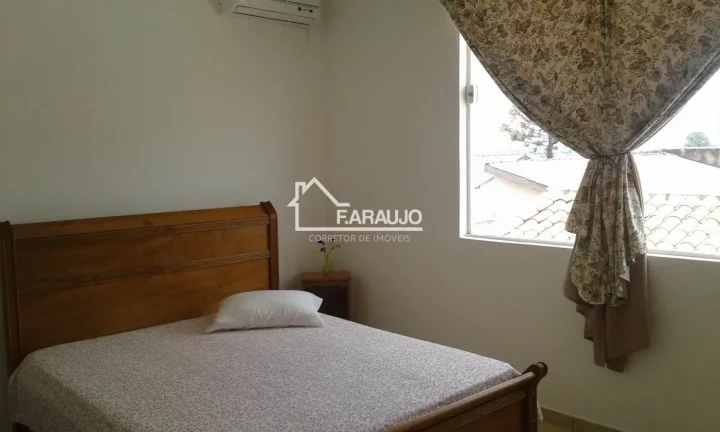 Imagem Casa à venda em Jardim Ana Maria com 234m² 3 quartos, 2 vagas