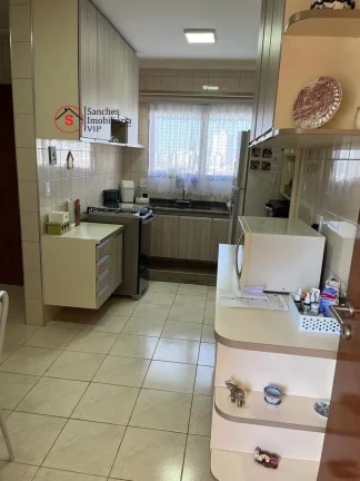 Imagem Apartamento à venda no Tatuap?(C), 126m com 3 dormitórios sendo 1 suíte; 2 banheiros, sala com 2 ambientes, sacada integrada com a sala, lavabo, ampla cozinha, lavanderia, dep. de empregada. 2 vagas na garagem,
