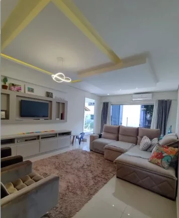 Linda casa mista residencial/ comercial de alto padrão no centro de Parobé