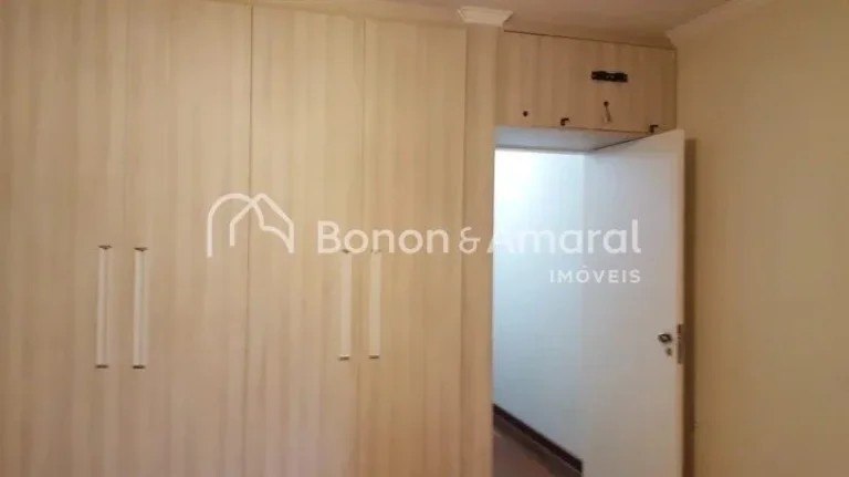 Imagem Casa ampla estilo sobrado com 375 m² de área construída, 4 quartos suítes, sendo 2 deles com hid...