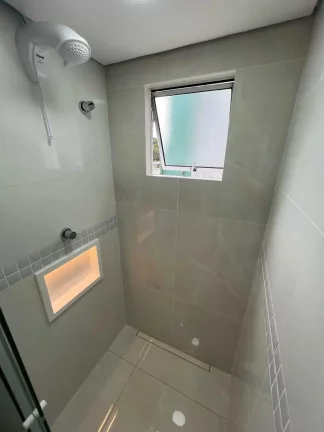 Imagem Apartamento reformado com 2 dormitórios e 1 vaga em condomínio - Camboriú/SC