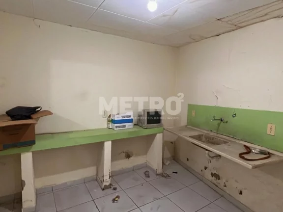 Imagem Aluguel de Ponto Comercial na praça do coliseu, 100 aproximados