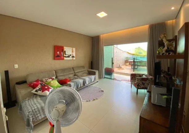 Imagem casa 3 quartos 1 suíte 2 vagas cobertas paralelas