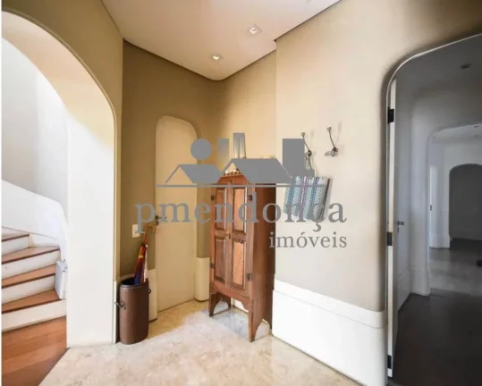 Imagem Cobertura Duplex em Higienópolis com 600m², 5 quartos sendo 2 suítes e 6 vagas.