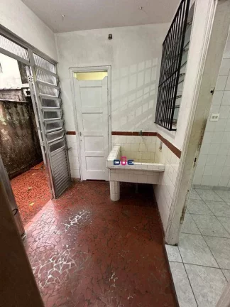 Imagem Sobrado com 2 dormitórios à venda, 98 m² por R$ 393.000 - Macuco - Santos/SP