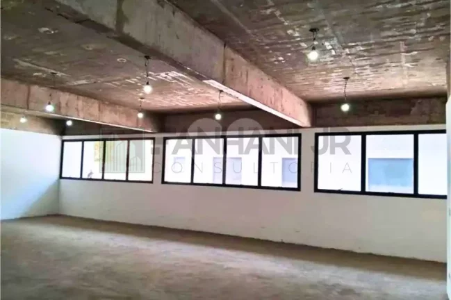 Imagem Casa Comercial para Locação em São Paulo-SP, Bairro Jardim América: 8 Salas, 8 Banheiros, 700m² de Área