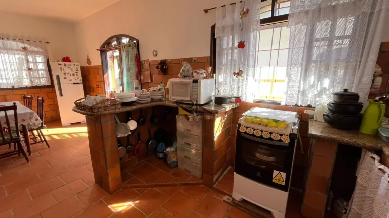 Imagem CASA EM CONDOMINIO COM 4 DORMITÓRIOS,4 VAGAS DE GARAGEM,VARANDA GOURMET COM CHURRASQUEIRA E PISCINA.