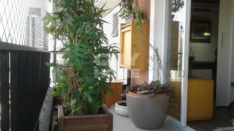 Imagem Apartamento com 117m2, 3 dormitórios ( 1 suíte ), 3 banheiros e 2 vagas na garagem. Apartamento re...