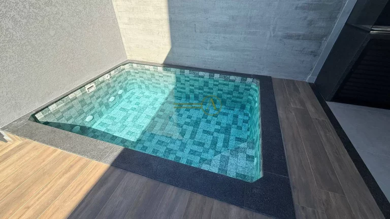 Imagem Lindo sobrado à venda novíssima com planejado de esquina apenas 600m praia