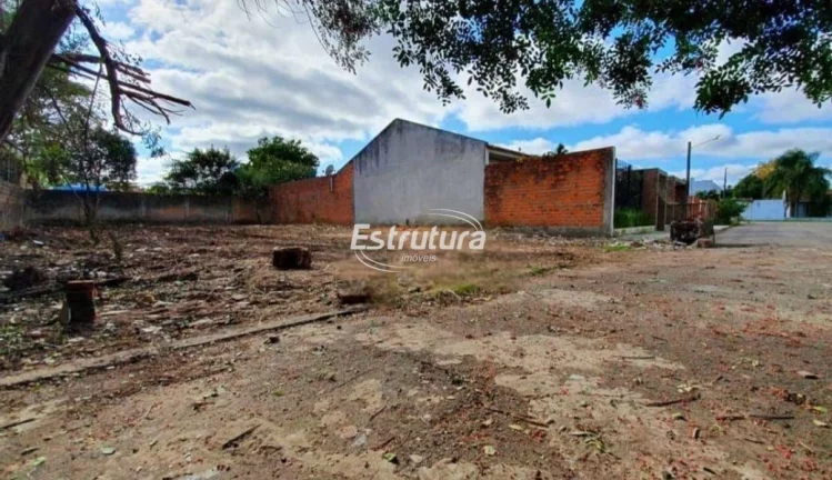 Terreno à Venda no Bairro Pinheiro Machado - 12,5 x 24,5 m²