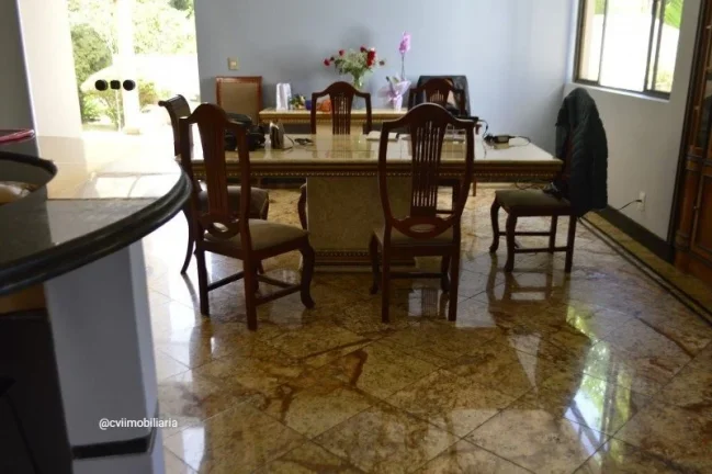 Imagem Descubra essa incrível casa à venda na Avenida Cremona, localizada no bairro Bandeirantes (Pampulh...