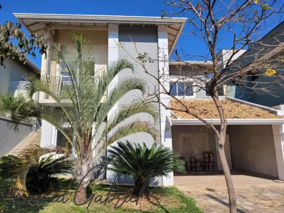 Casa de alto padrão à venda em condomínio exclusivo de Valinhos-SP, 3 quartos, 3 suítes, 2 salas, 3 banheiros, 4 vagas, 198m².