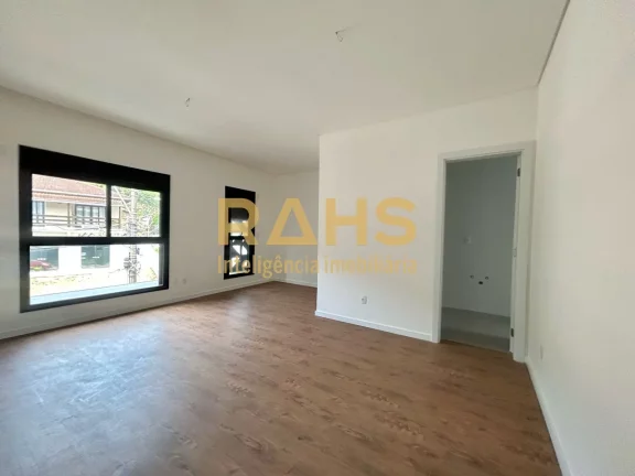 Imagem Ótimo sobrado geminado de ponta, novo, localizado no bairro Glória em Joinville, próximo a Confei...