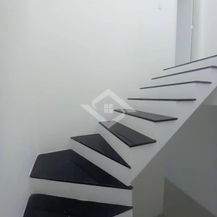Imagem Casa dúplex. 3 qtos, 2 suítes. Garagem pedra de guaratiba RJ
