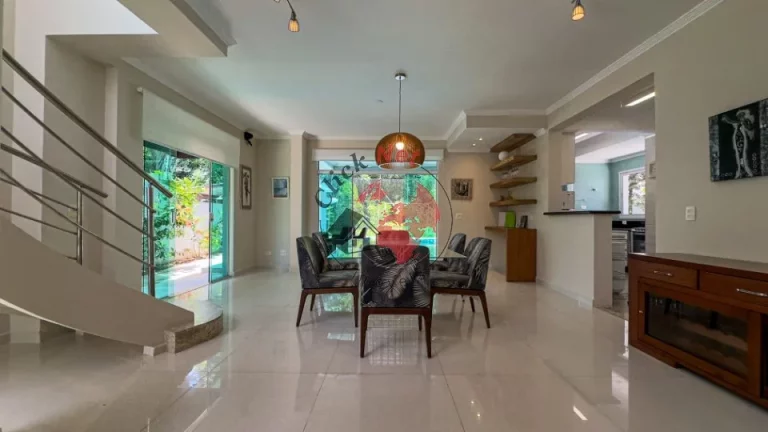 Imagem Sobrado em Condomínio 5 suites com varanda , churrasq quintal e piscina , 4 vagas bairro Jd Vera Cruz, Riviera de são lorenço ,Bertioga