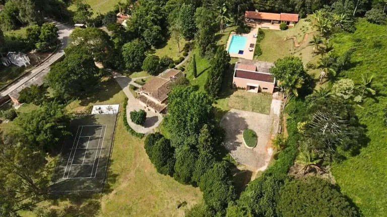 Imagem Chácara Exclusiva com Lago Privativo na Serra de Campos do Jordão