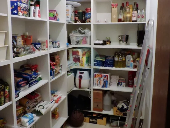Imagem Casa em Condomínio a Venda no bairro Granja Viana - Carapicuíba, SP