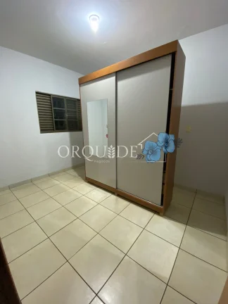Imagem Espetacular casa à venda no Setor Central de Rio Verde-GO: 4 quartos, 1 suíte, 3 sala, 3 banheiros, 2 vagas de garagem!