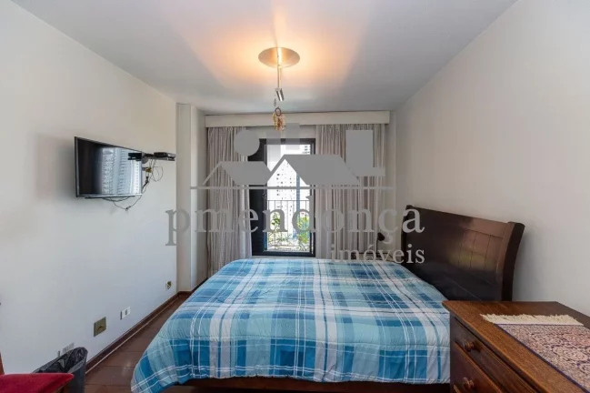 Imagem Excelente apartamento em Perdizes com elevador privativo, um por andar, 162m²