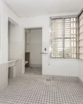 Imagem Apartamento com living para 02 ambientes, piso delaminado, 03 dormitórios, 01 aberto para ampliar a...