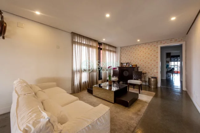 Imagem Apartamento com 500m² situado em um dos bairros mais arborizados de São Paulo - Real Parque, próx...