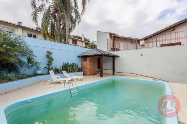 Imagem Casa de 208 m² com 4 quartos, 3 vagas e piscina.