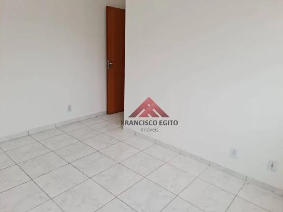 Imagem Ótimo apartamento térreo com ampla área externa e cozinha com armários no bairro do Sapé