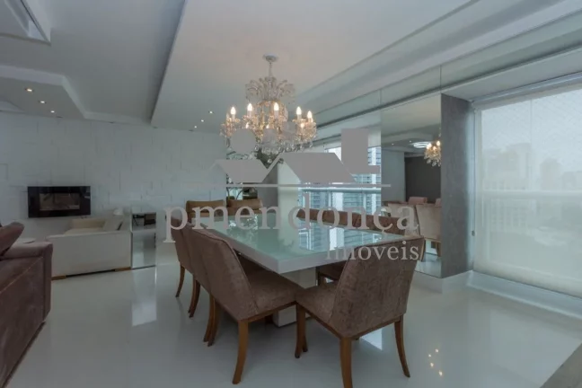 Imagem Apartamento na Vila Romana mobiliado com 3 suítes e 3 vagas, 172 m².