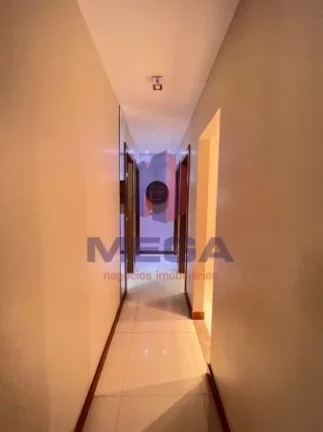 Imagem 04 Quartos sendo 02 suítes e 3 vagas de garagem Prédio Frente Mar