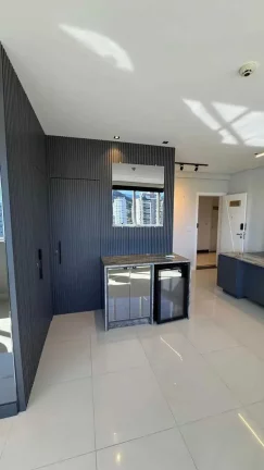 Imagem Sala comercial frente mar e mobiliada com 38,50m² e 1 vaga em Meia Praia -Itapema/SC