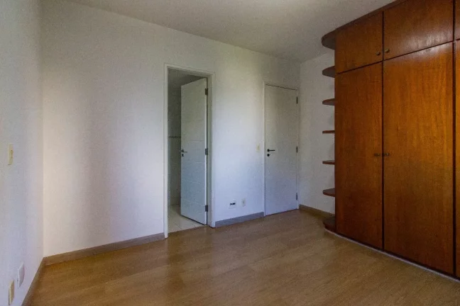 Imagem Venda de Apartamento de Alto Padrão na Vila Andrade, São Paulo-SP: 3 Quartos, 2 Suítes, 4 Banheiros, 2 Vagas, 121m².