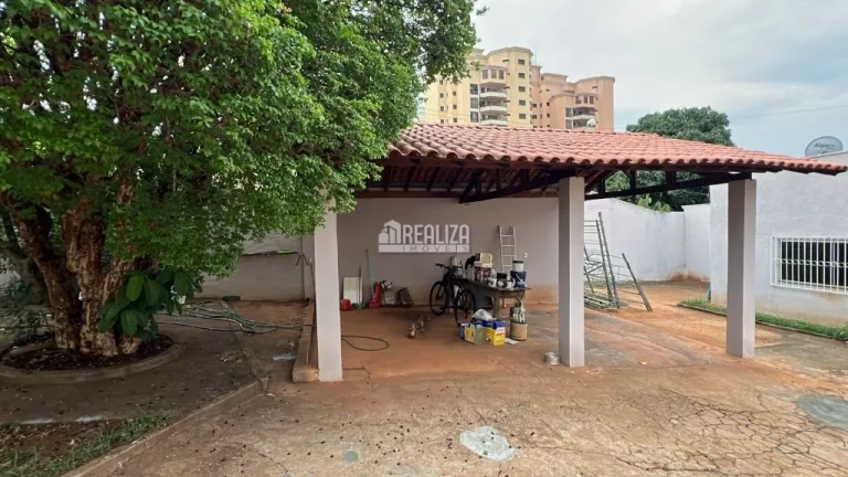 Imagem Casa de 5 dormitórios à venda no bairro Mercês, Uberaba