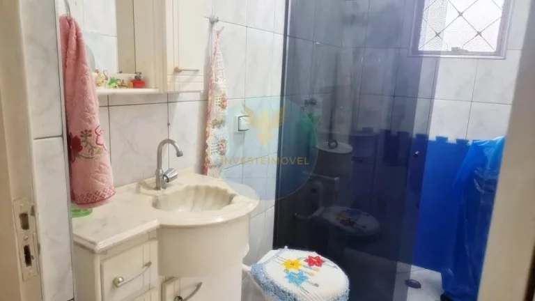 Imagem Casa com Kitnetes Independentes com Renda em Cotia
