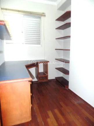 Imagem Reformado, amplo, 3 quartos, sendo 1 suíte, 2 com armários e 1 com bancada para estudo/escritório...