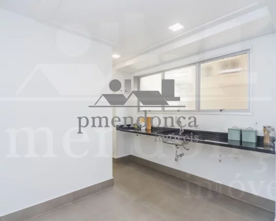 Imagem Apartamento reformado com 153m², 2 quartos sendo 1 suíte e 2 vagas.
