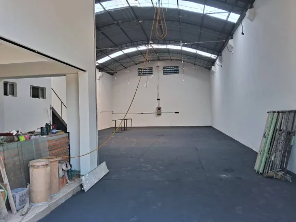 Imagem Ótimo barracão, próximo à Av. Duque de Caxias