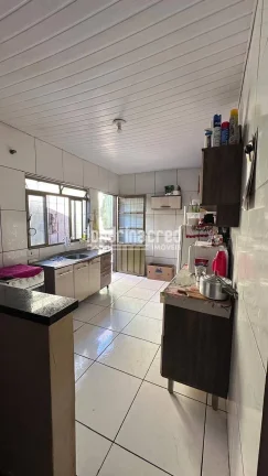 Imagem Casa à Venda no Jardim Carlota em Londrina com 247m² de Área Útil, 3 Quartos sendo 1 Suíte, Edícula Completa e 2 Vagas de Garagem