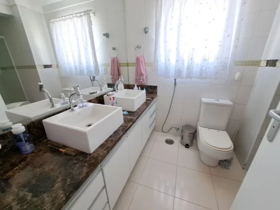 Imagem APARTAMENTO AMPLO REFORMADO COM 2 VAGAS DE GARAGEM LAZER NO PRÉDIO