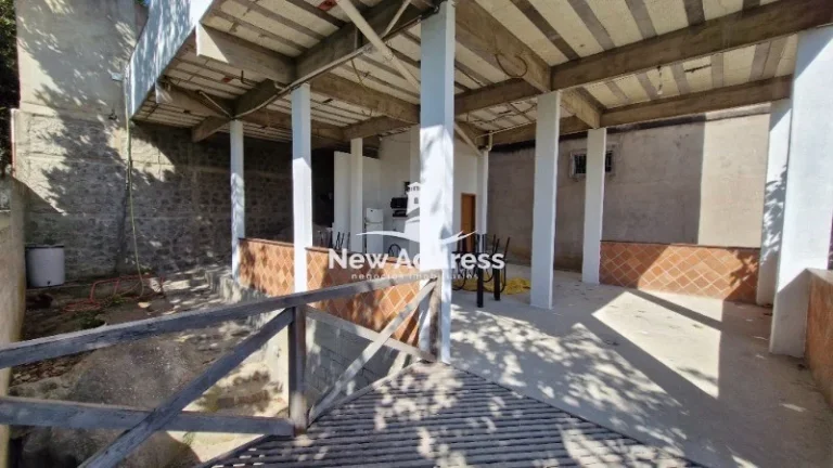 Imagem Casa triplex com vista privilegiada de Vila Velha, sala ampla, suíte com closet e garagem para até 3 carros. Imóvel espaçoso e bem distribuído.