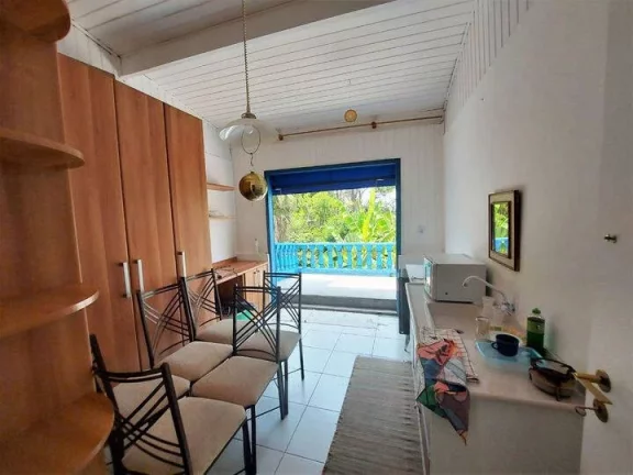 Imagem Casa comercial na Granja Viana. Localizada em via de acesso ao Km 23