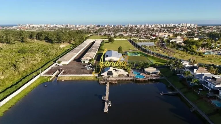 Imagem Sobrado com 05 suítes, com 400m2 de área construída