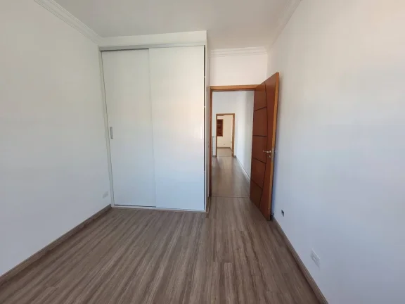 Imagem Sobrado Alto Padrao com 235m² 3 Dormitotorios com 5 Vagas de Gargens
