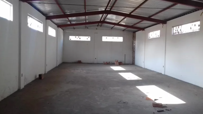 Imagem Salão comercial, com mezanino, escritório com 03 salas, 02 banheiro e cozinha.Excelente localizaç...