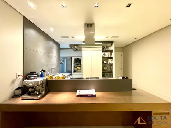 Imagem Apartamento à Venda no Centro, 3 quartos e 3 vagas em Florianópolis/SC.
