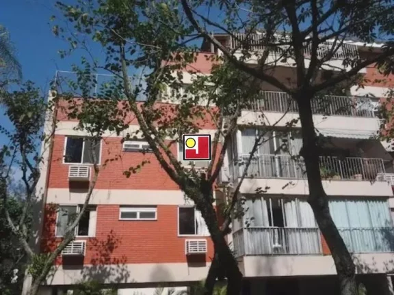 Imagem Vendo 3Q Jardim Europa, em frente ao BarraShopping, dependências, 2 vagas, churrasqueira, quadra poli, campo de futebol e volei de praia, pier, balsa