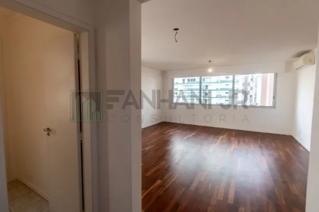 Imagem Imperdível: Apartamento para locação no Itaim Bibi, São Paulo-SP! 3 quartos, 1 suíte, 3 salas, 2 banheiros, 2 vagas de garagem e 160m² de área. Venha conferir!
